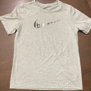 Boys L Nike dri-fit Tee